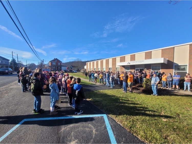 On Tuesday, December 14th students at West Snyder Elementary ventured on a walk to spread holiday cheer to those in our local community. Students and staff went caroling at the Beaver Springs Senior Center, the MACC, Conestoga, and local residents. 